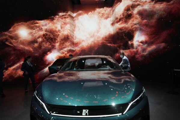China s BYD is rivaling Tesla in size. Can it also match its